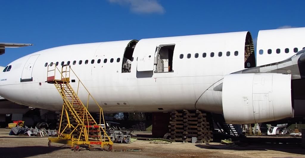 Airliner disassembly and parts reclamation at the Cotswold Airport 