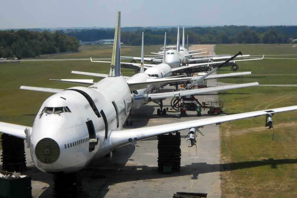 Airliners being disassembled at the Universal Asset Management facility in Tupelo
