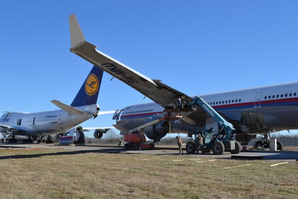 Airliner disassembly at the Tupelo Regional Airport, with Lufthansa Boeing 747 D-ABTA to the left